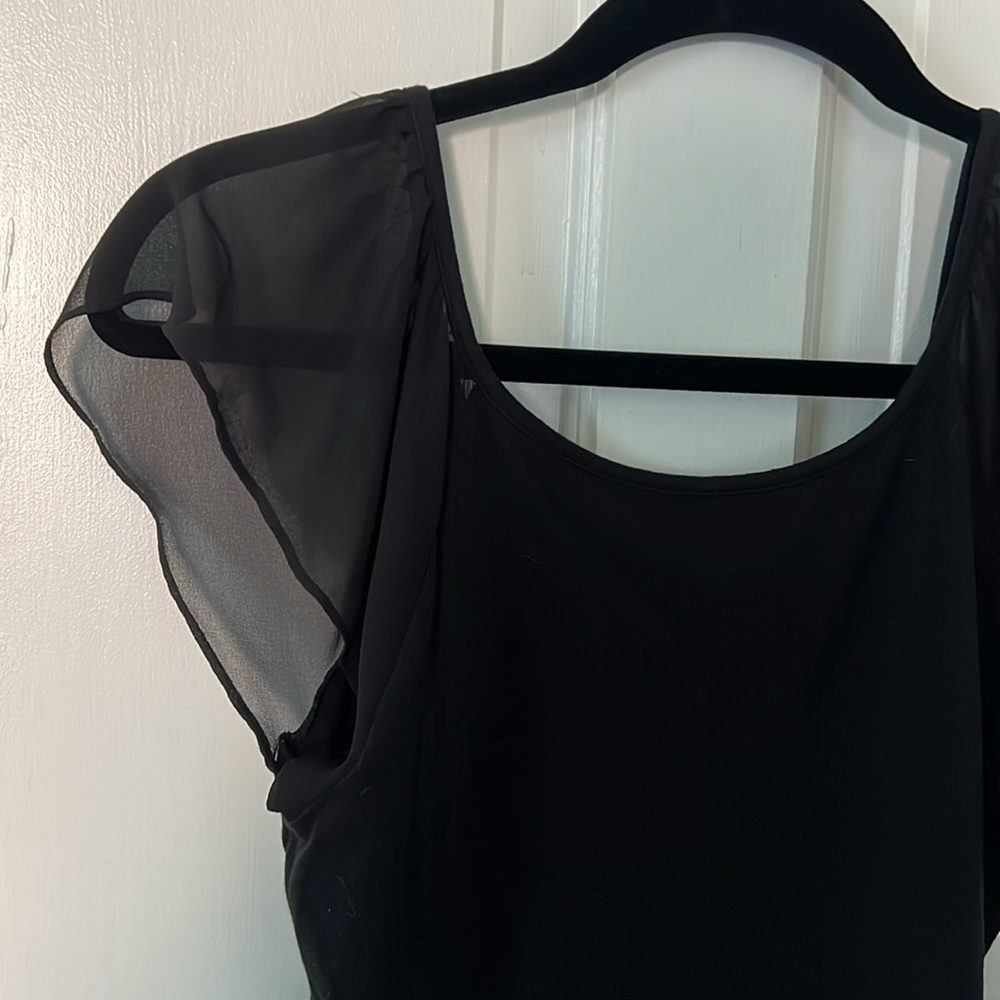 Express Flutter Sleeve Top - Picture 2 of 3